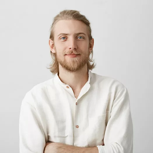 A professional headshot of an author and casino expert for Multicasino